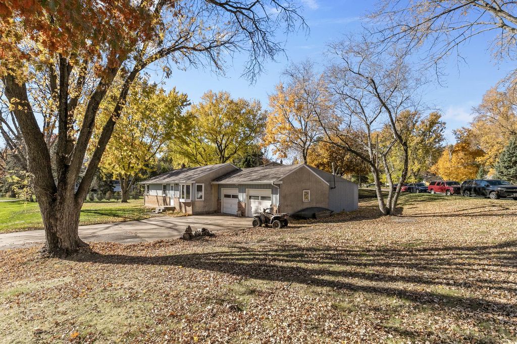Photo of 2869 Victoria Street N, Roseville, MN 55113 (MLS # 7006340)