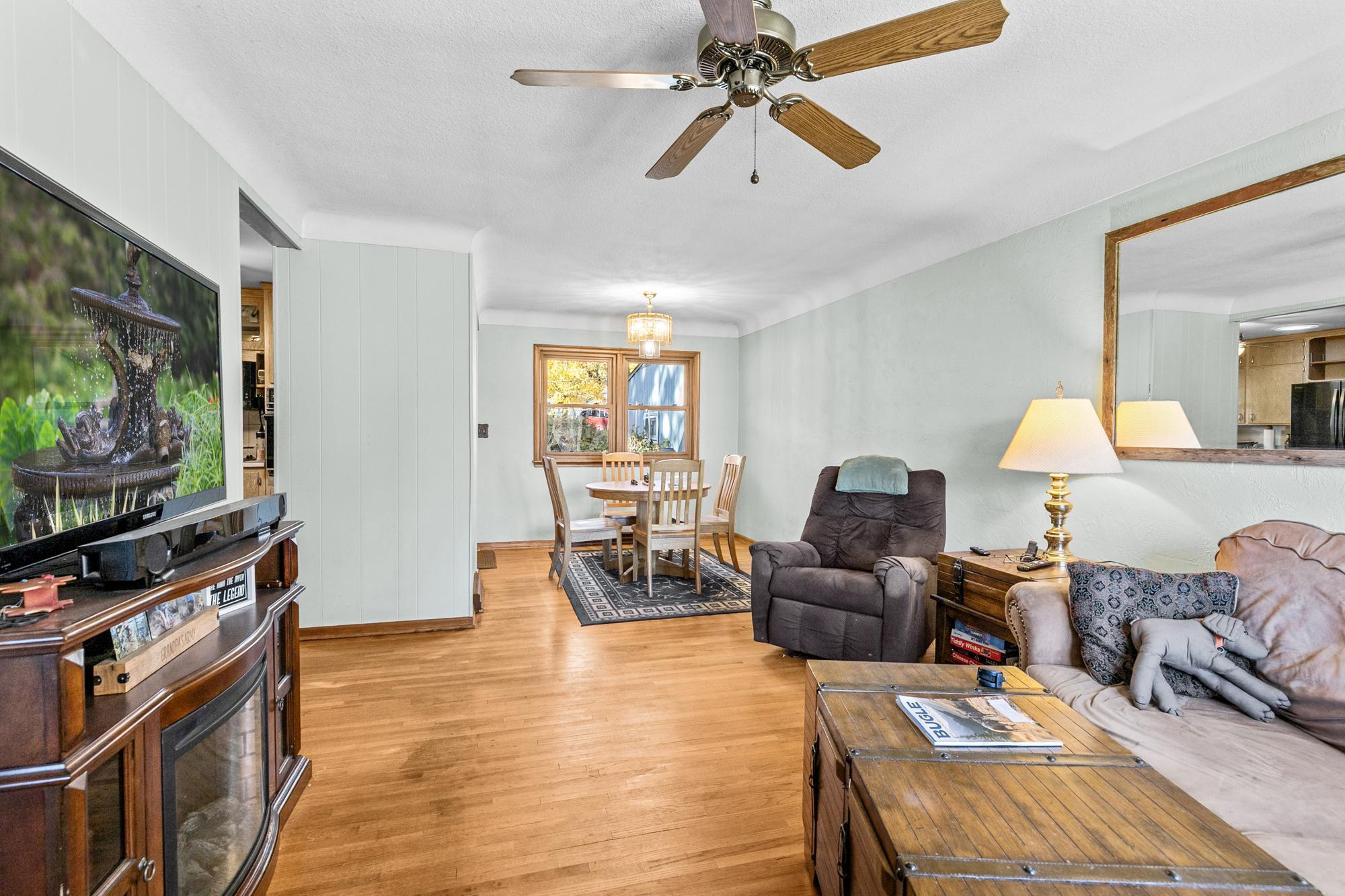 2869 Victoria Street N