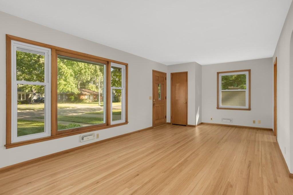 Photo of 7214 Clinton Avenue, Richfield, MN 55423 (MLS # 7136578)