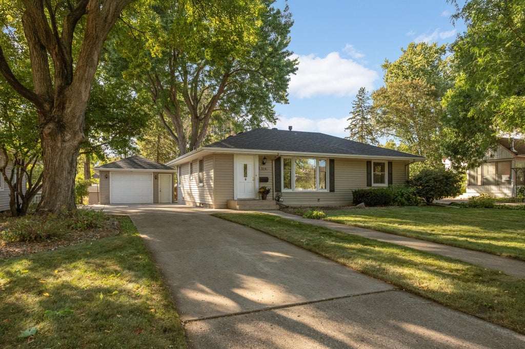 Photo of 7214 Clinton Avenue, Richfield, MN 55423 (MLS # 7136578)