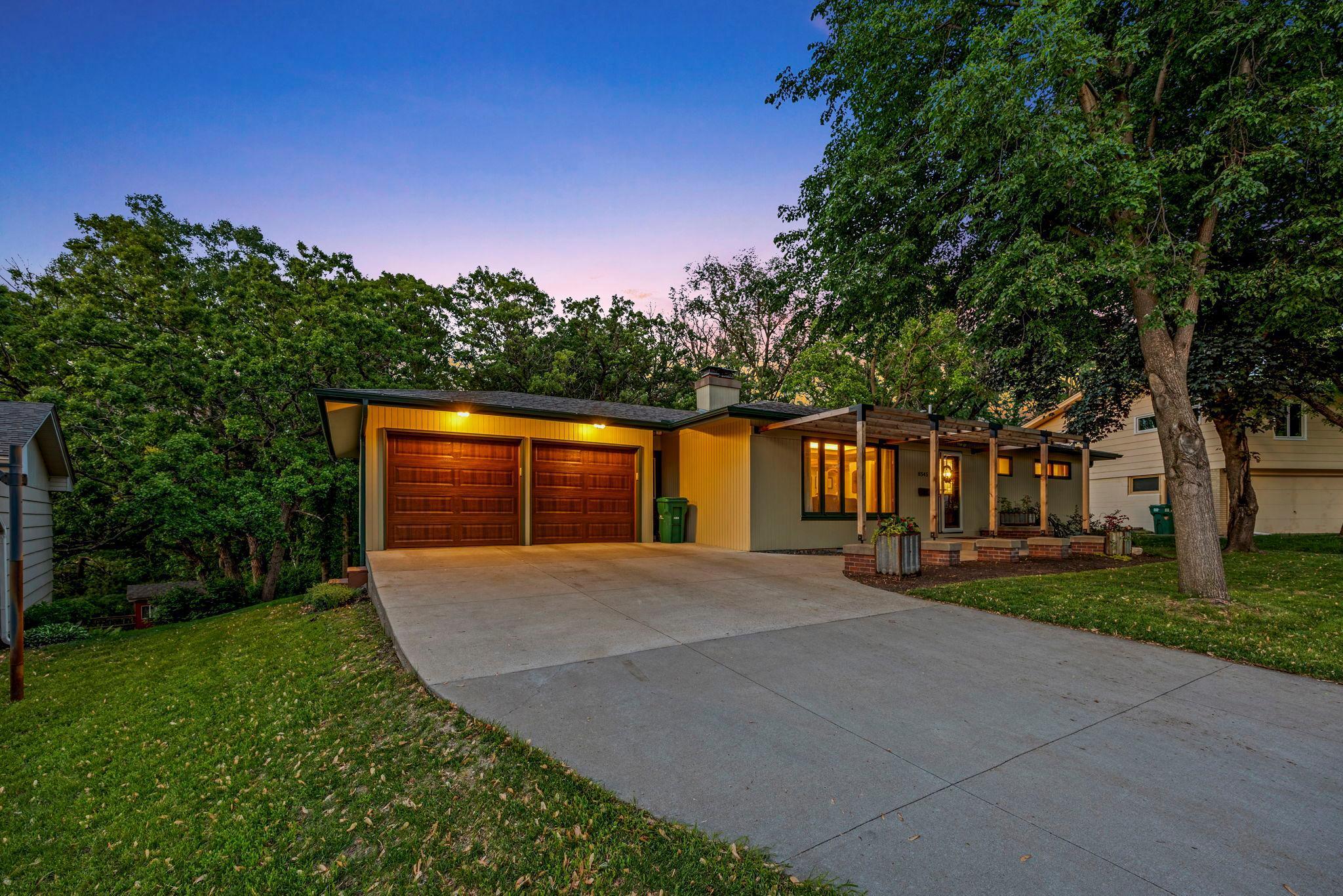 8545 Zenith Road
