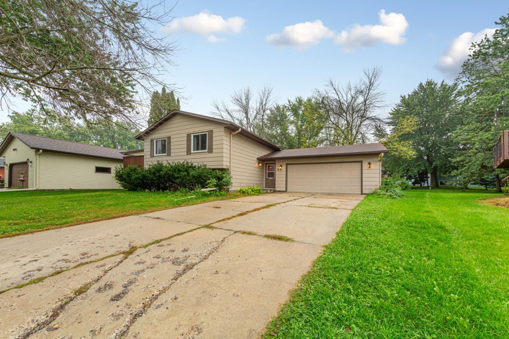 Photo of 8 Aspen Court, Faribault, MN 55021 (MLS # 7151436)