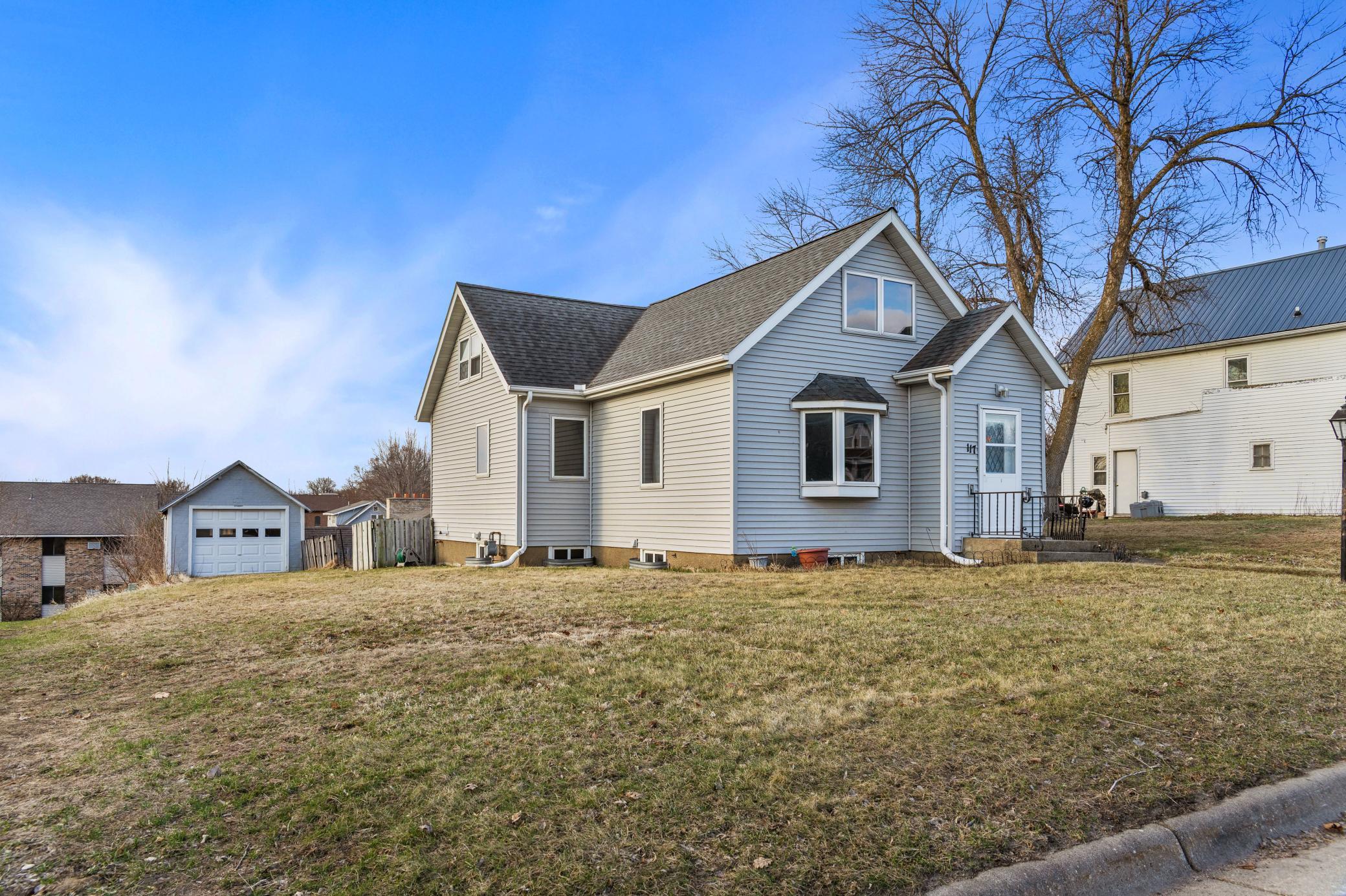 117 W Van Dusen Street