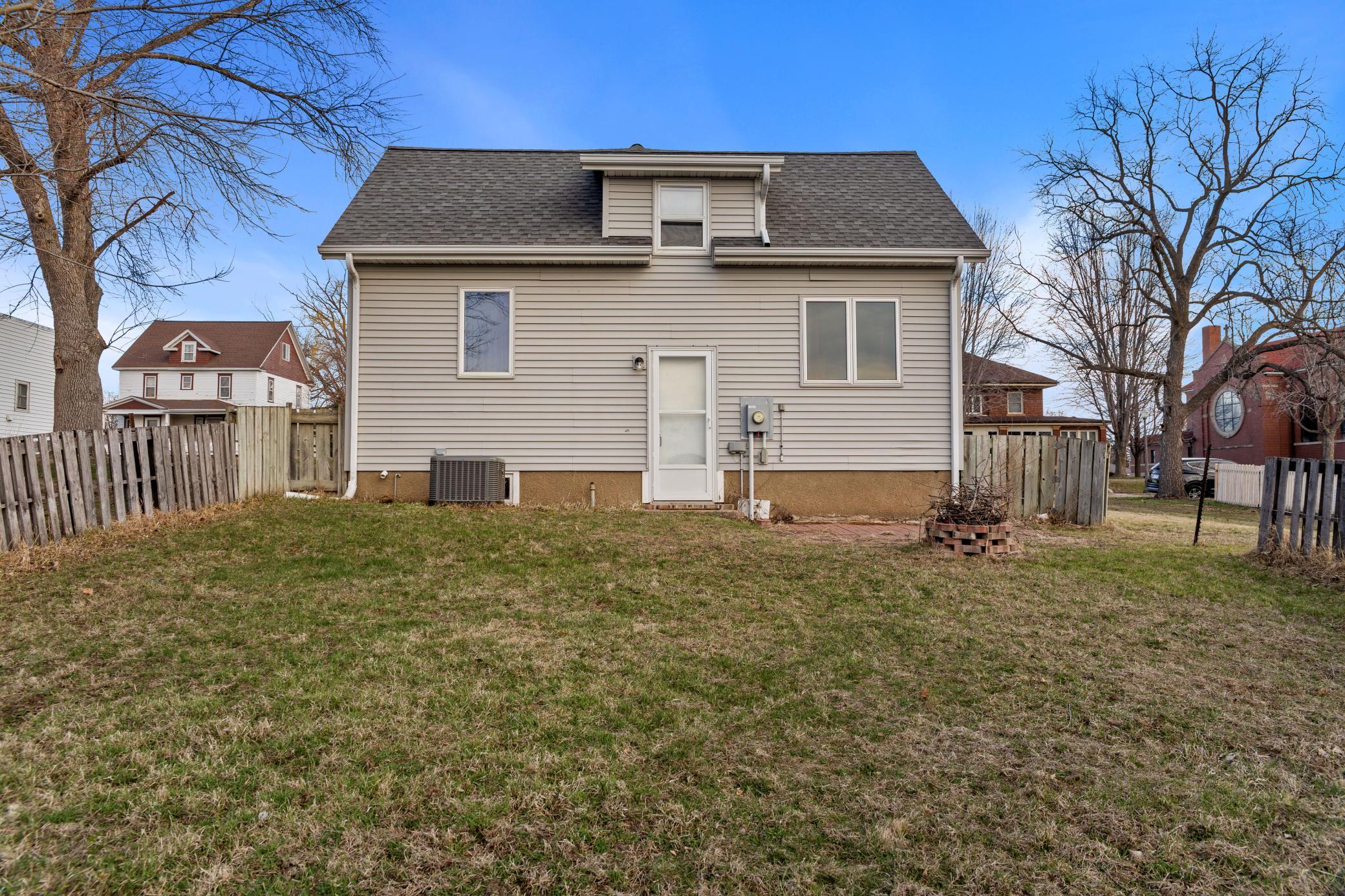 117 W Van Dusen Street