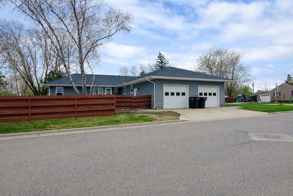 Photo of 2820 Bixby Avenue NE, Bemidji, MN 56601 (MLS # 7076910)