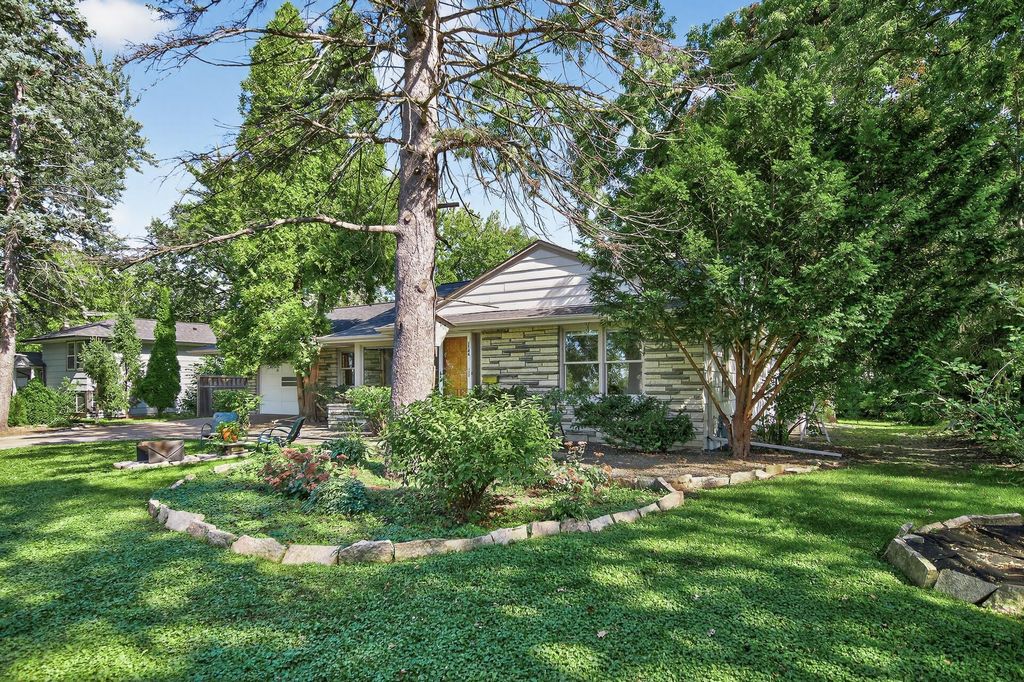 Photo of 1544 Mississippi River Boulevard S, Saint Paul, MN 55116 (MLS # 7019894)