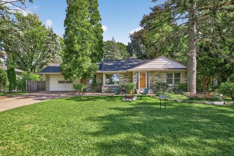 1544 Mississippi River Boulevard S Saint Paul MN 55116