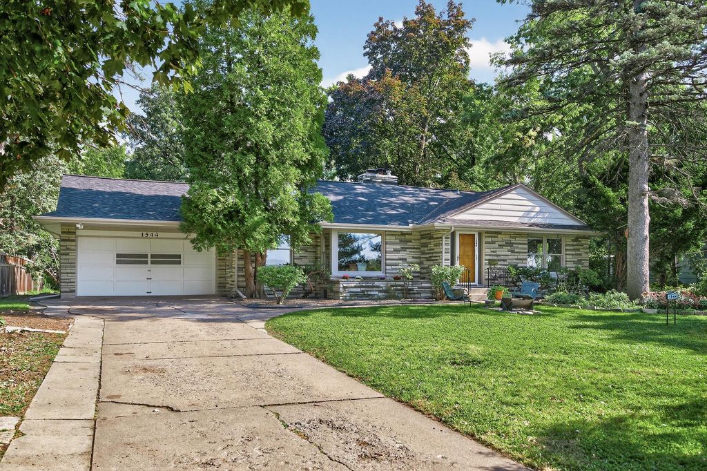 Photo of 1544 Mississippi River Boulevard S, Saint Paul, MN 55116 (MLS # 7019894)