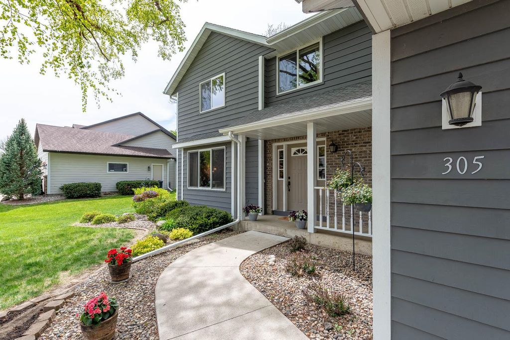 Photo of 305 Chancery Lane, Mankato, MN 56001 (MLS # 7074070)