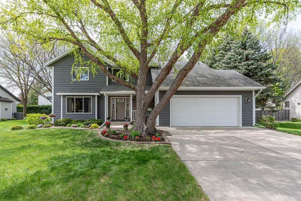 Photo of 305 Chancery Lane, Mankato, MN 56001 (MLS # 7074070)