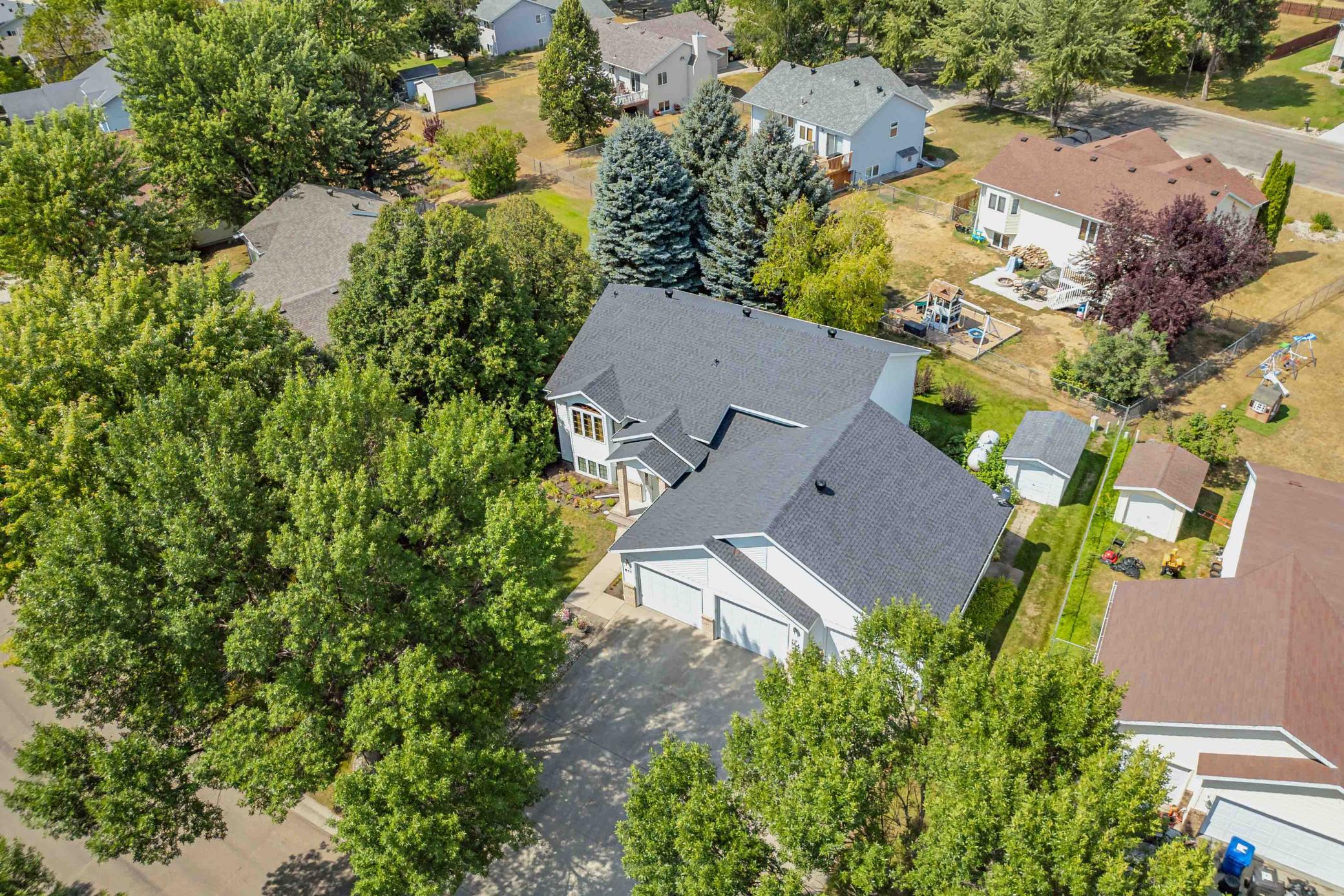 811 4th Avenue NE