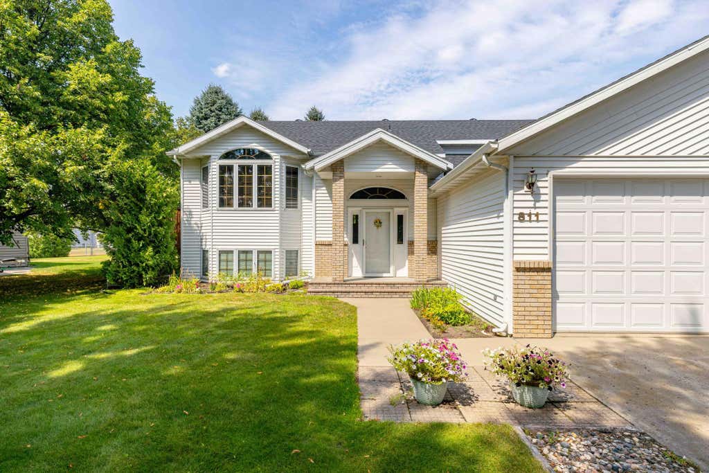 Photo of 811 4th Avenue NE, Barnesville, MN 56514 (MLS # 7127870)