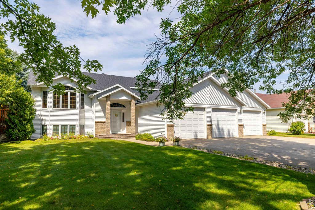 Photo of 811 4th Avenue NE, Barnesville, MN 56514 (MLS # 7127870)