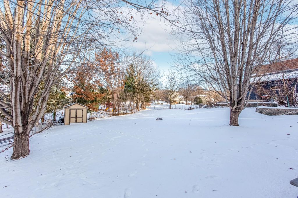 Photo of 2339 Highwood Avenue E, Maplewood, MN 55119 (MLS # 6826061)