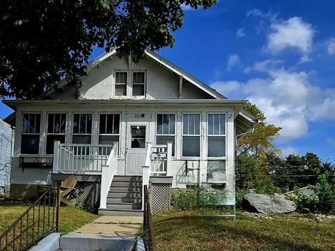 Photo of 709 Marshall Street, Albert Lea, MN 56007 (MLS # 6790602)