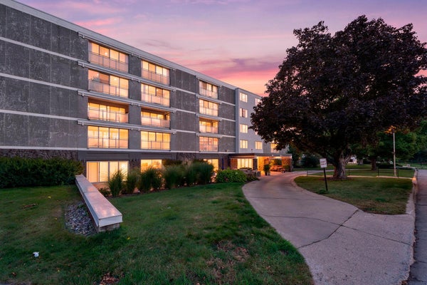 6450 YORK AVE S APT 217, MINNEAPOLIS, MN 55435 - Image d2ba4aba38ee40fa9c1d02abf1d56ebc/1444790715