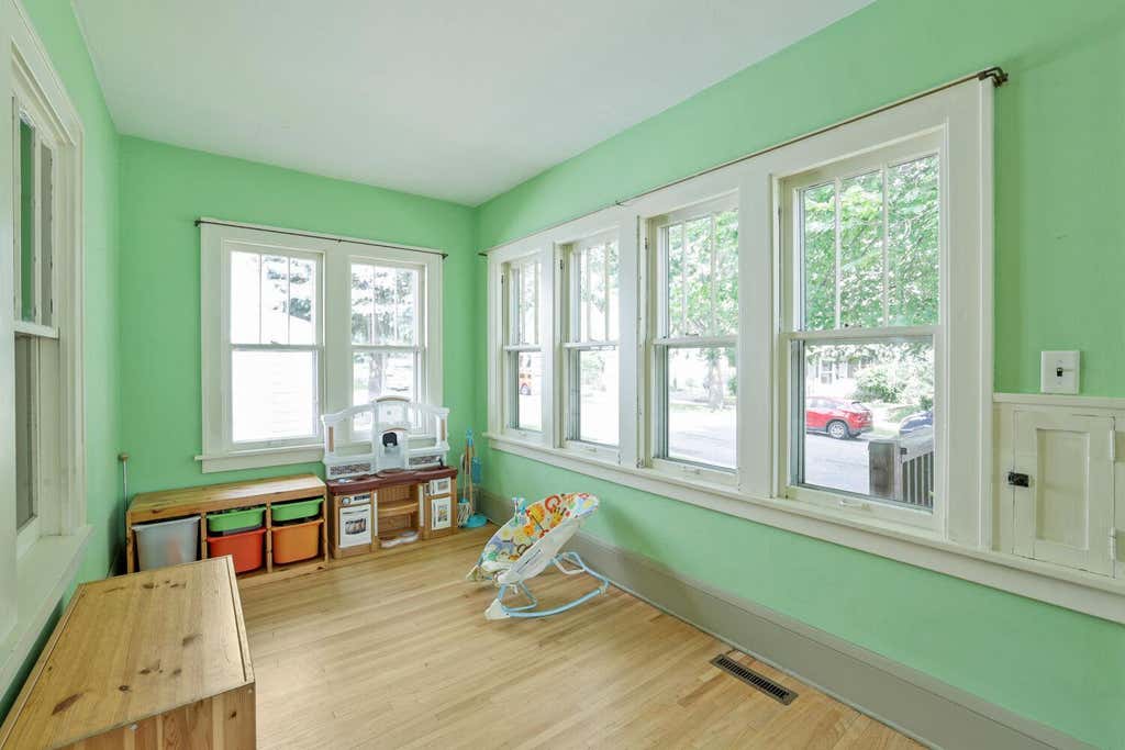 Photo of 150 Stevens Street W, Saint Paul, MN 55107 (MLS # 7112508)