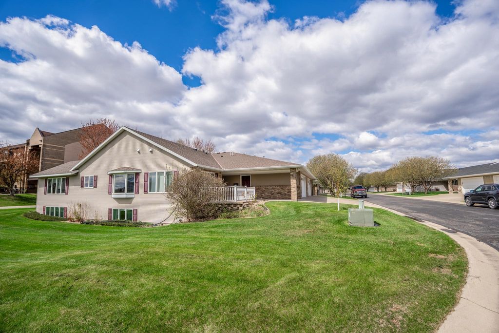 Photo of 211 Valley View Drive SE, Willmar, MN 56201 (MLS # 7068921)