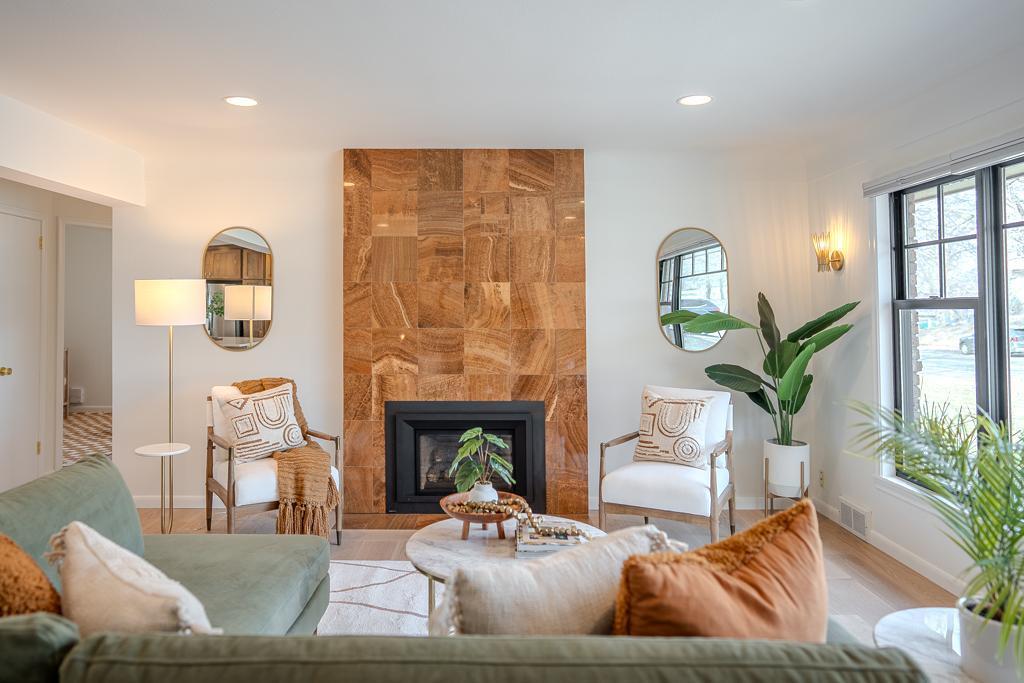 4262 Wooddale Avenue S