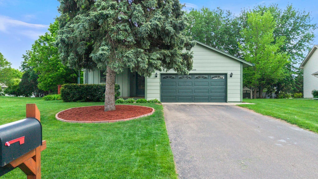 Photo of 1009 Gramsey Place, Burnsville, MN 55306 (MLS # 7106161)