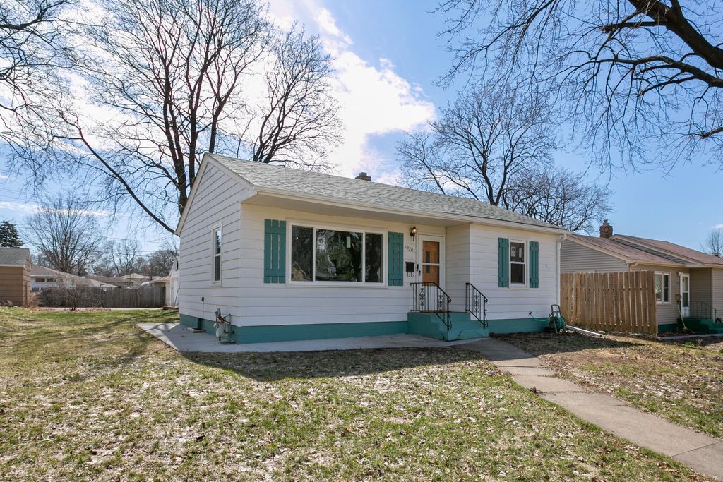 Photo of 1220 Conway Street, Saint Paul, MN 55106 (MLS # 7049779)
