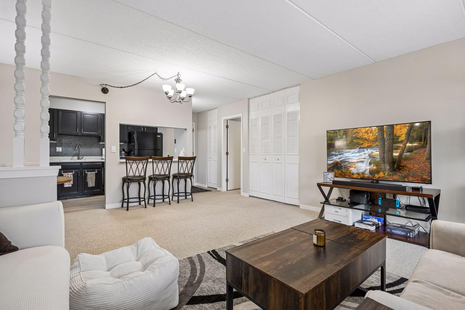 10411 Cedar Lake Road 515
