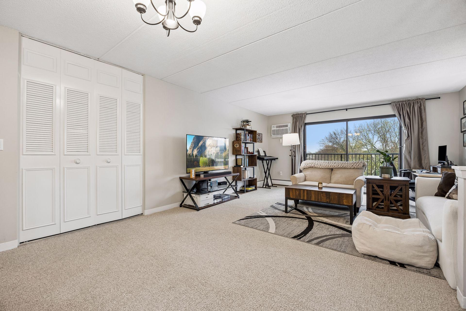 10411 Cedar Lake Road 515
