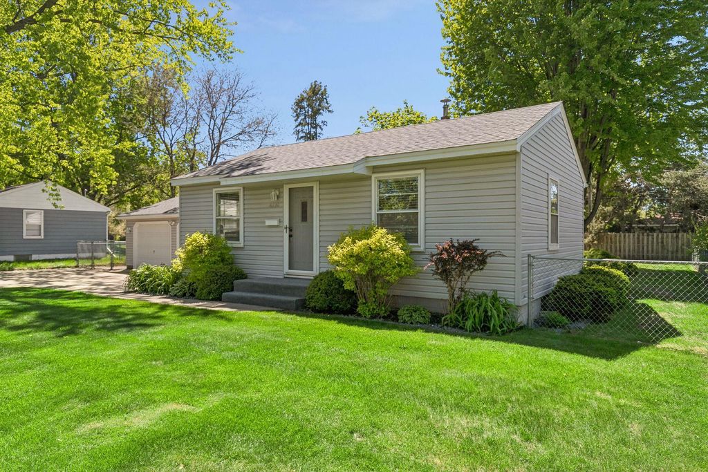 Photo of 8230 Clinton Avenue S, Bloomington, MN 55420 (MLS # 7075849)