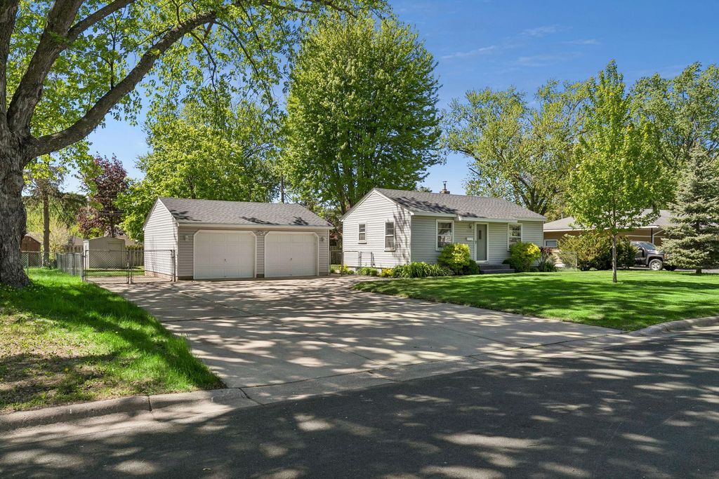 Photo of 8230 Clinton Avenue S, Bloomington, MN 55420 (MLS # 7075849)