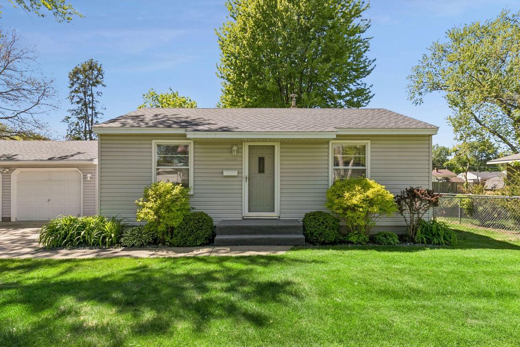 Photo of 8230 Clinton Avenue S, Bloomington, MN 55420 (MLS # 7075849)