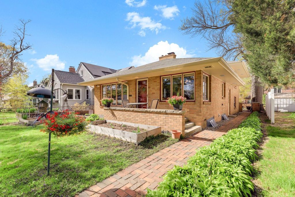 Photo of 1907 Jefferson Avenue, Saint Paul, MN 55105 (MLS # 7056013)