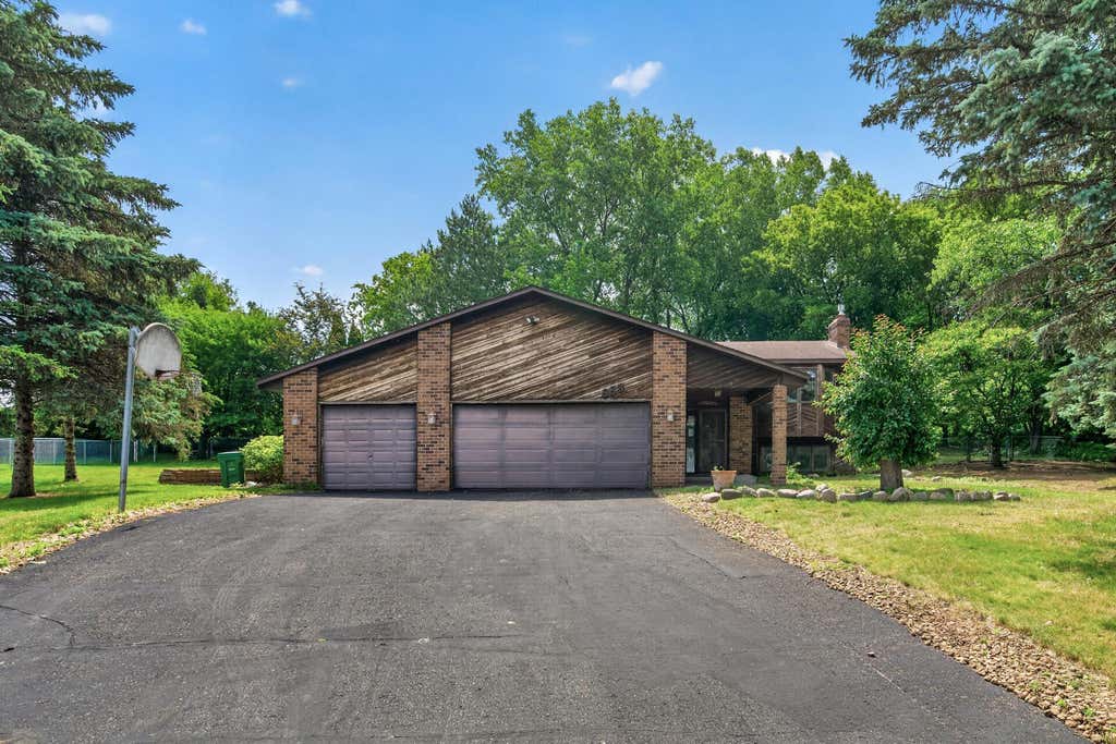 Photo of 888 Nina Court, Mendota Heights, MN 55118 (MLS # 7101783)