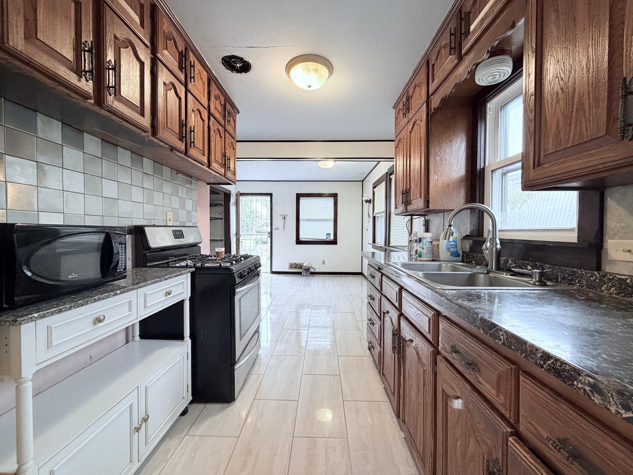 1569 Montana Avenue E