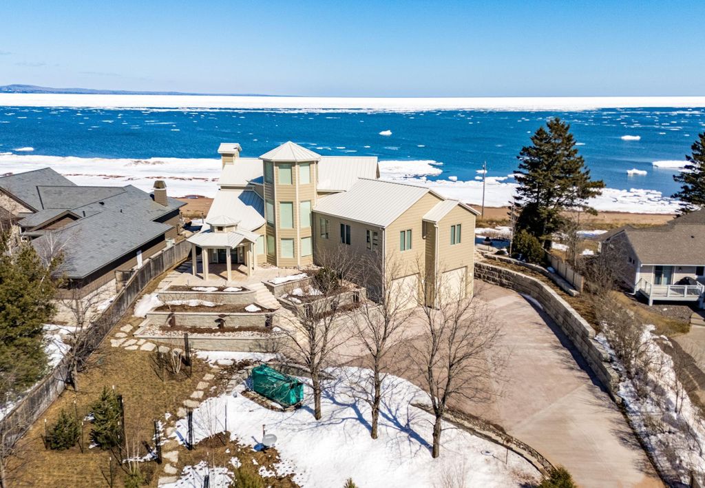 Photo of 4202 Minnesota Avenue, Duluth, MN 55802 (MLS # 7044195)