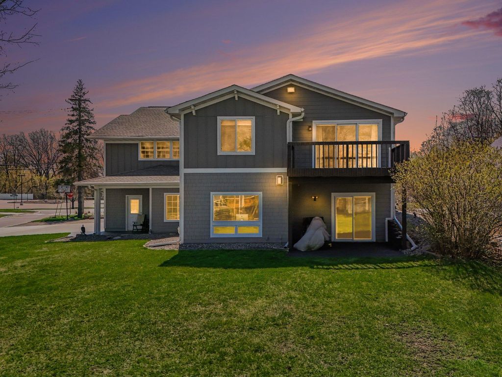 Photo of 100 Peninsula Road, Medicine Lake, MN 55441 (MLS # 7046332)