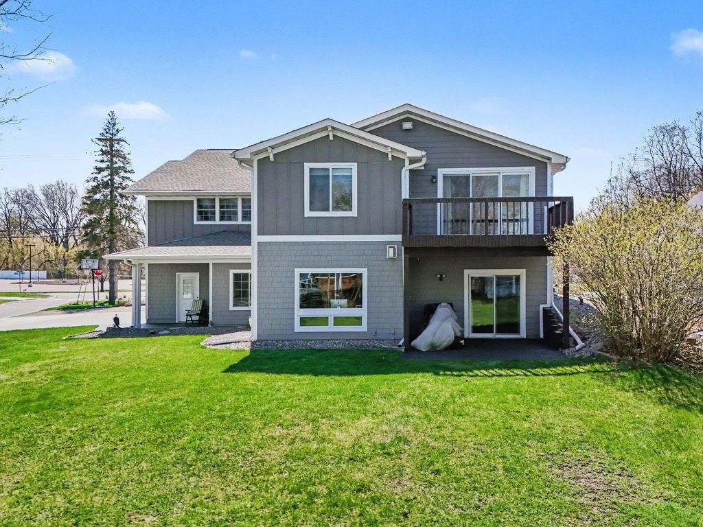 Photo of 100 Peninsula Road, Medicine Lake, MN 55441 (MLS # 7046332)