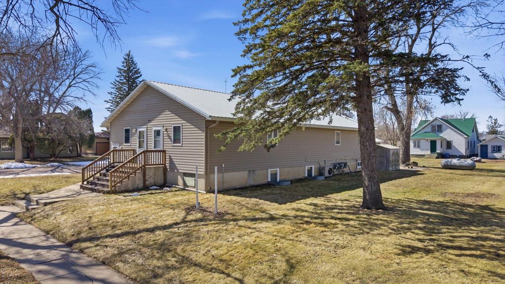Photo of 226 3rd Avenue S, Brownton, MN 55312 (MLS # 7046112)