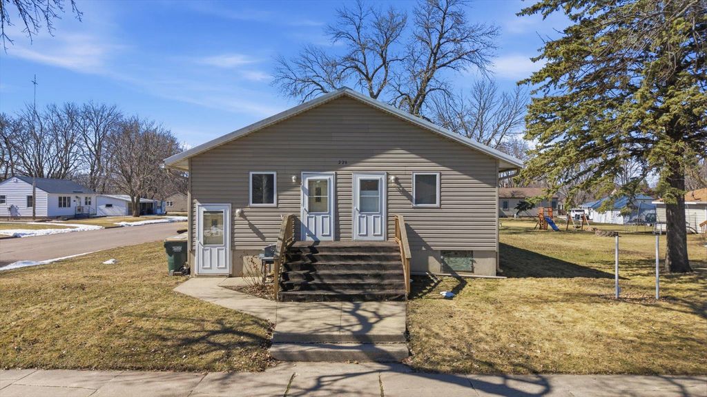 Photo of 226 3rd Avenue S, Brownton, MN 55312 (MLS # 7046112)
