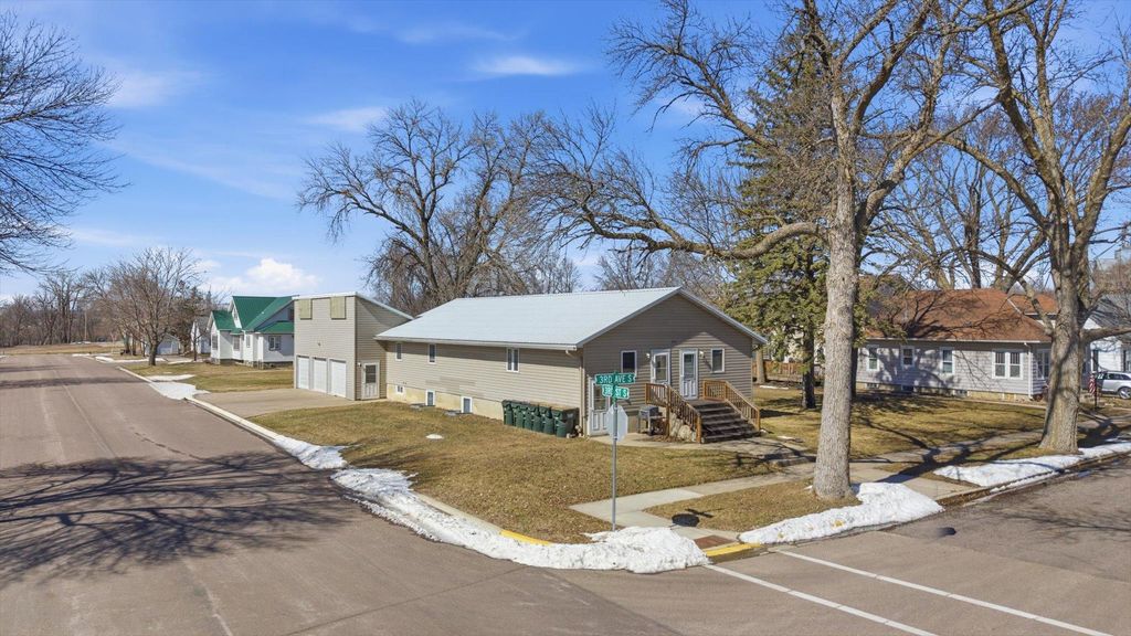 Photo of 226 3rd Avenue S, Brownton, MN 55312 (MLS # 7046112)