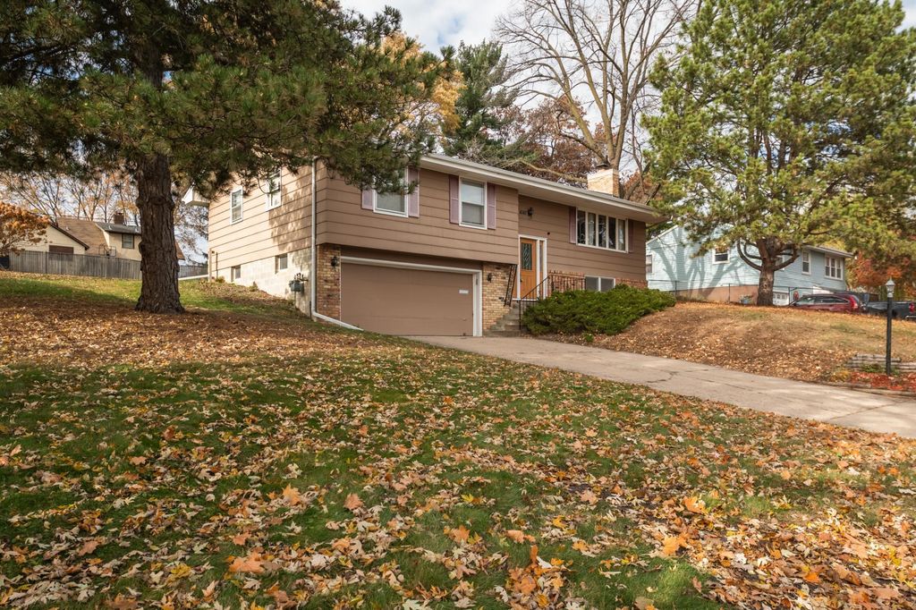 Photo of 4141 Colorado Avenue N, Crystal, MN 55422 (MLS # 7005863)