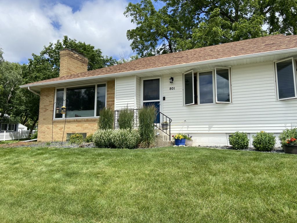 Photo of 801 16th Street NE, Rochester, MN 55906 (MLS # 7028771)