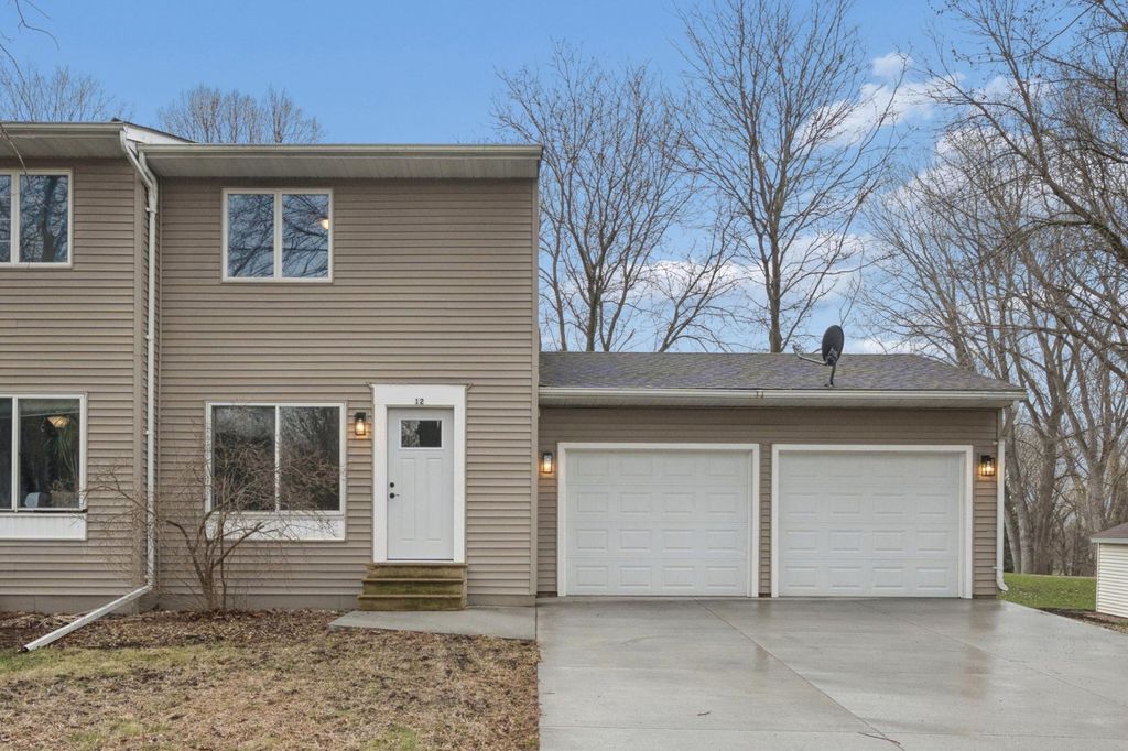 Photo of 12 Piccadilly Place, Mankato, MN 56001 (MLS # 7055437)