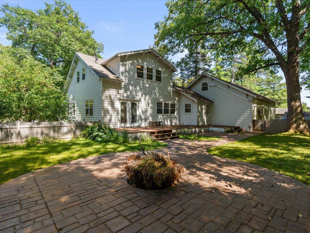 209 Park Avenue W