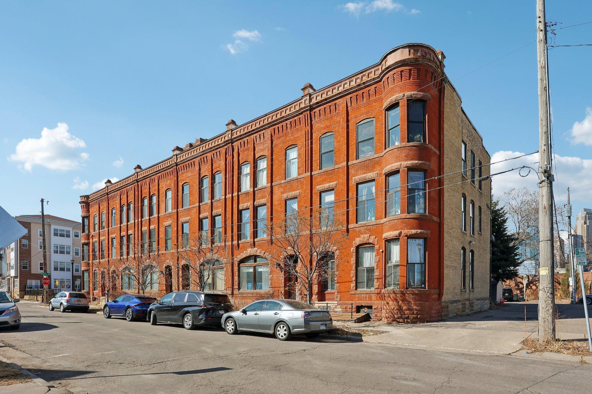330 E 18th Street 330-4