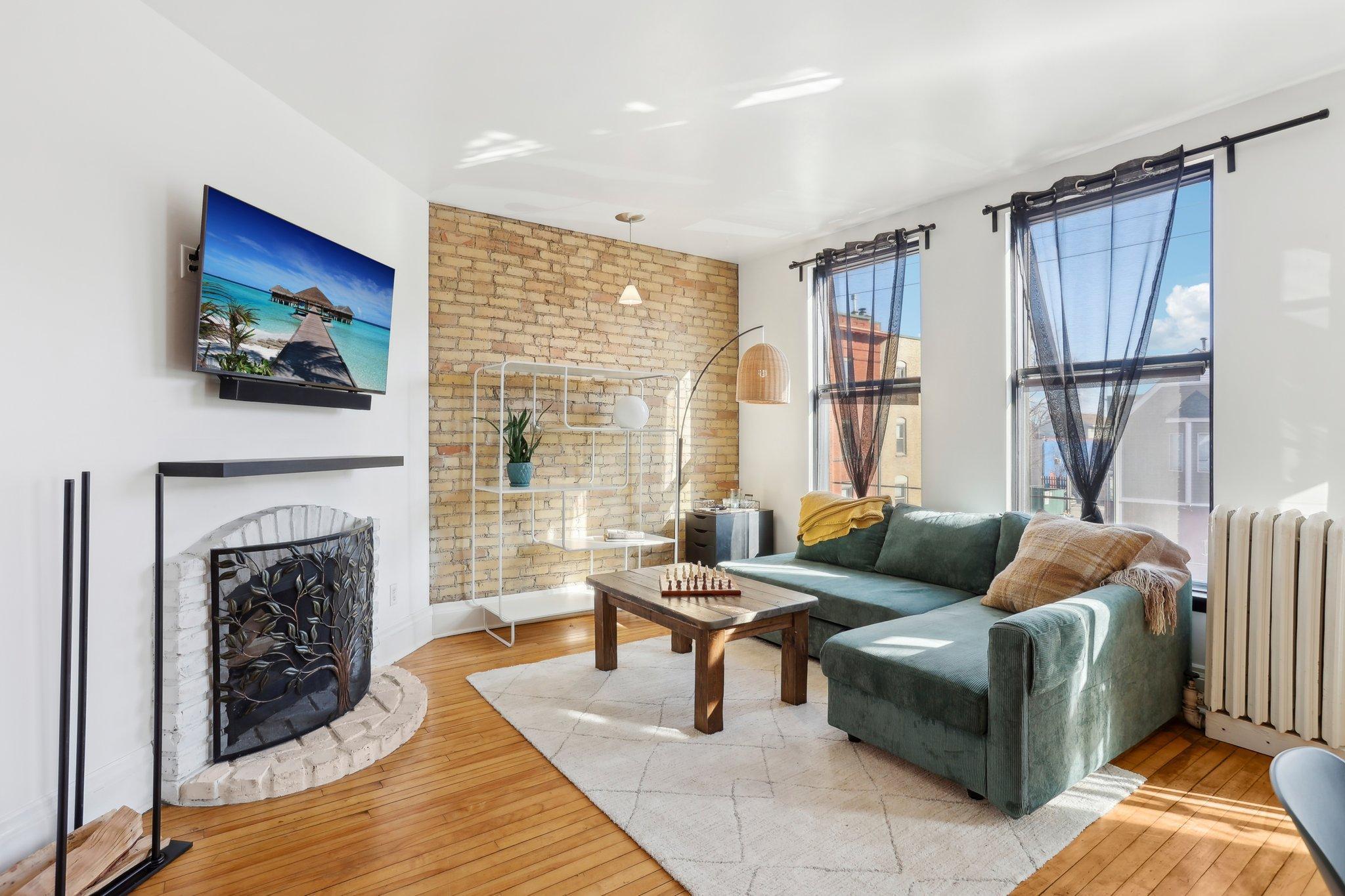 330 E 18th Street 330-4