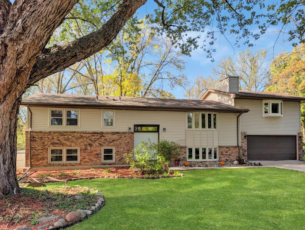 Photo of 2725 Scott Avenue N, Golden Valley, MN 55422 (MLS # 7160464)