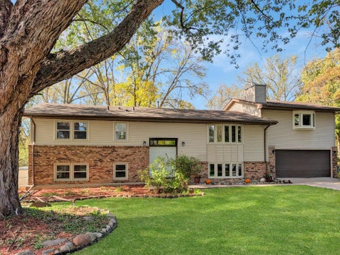 Photo of 2725 Scott Avenue N, Golden Valley, MN 55422 (MLS # 7160464)