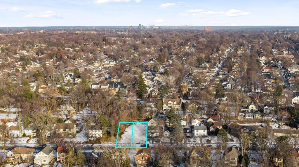 Photo of 426 Woodlawn Avenue, Saint Paul, MN 55105 (MLS # 7018002)