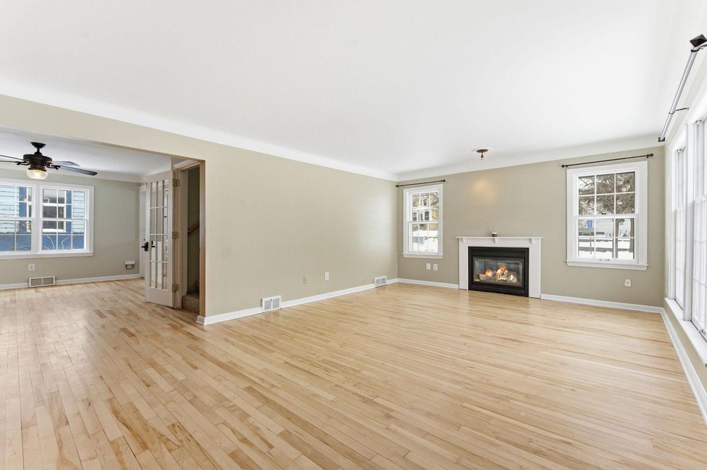 Photo of 301 E 40th Street, Minneapolis, MN 55409 (MLS # 7031233)