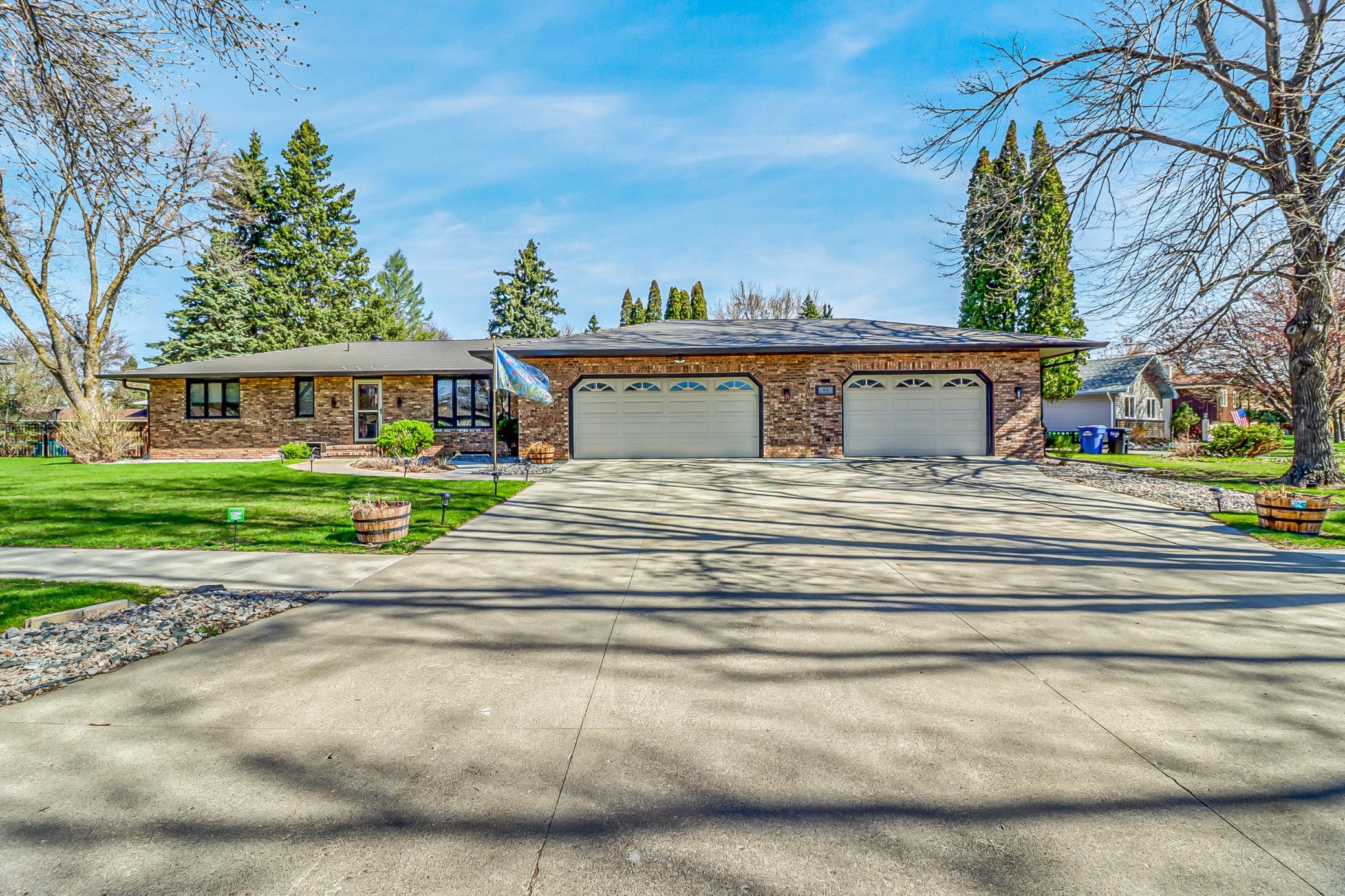 42 36th Avenue NE